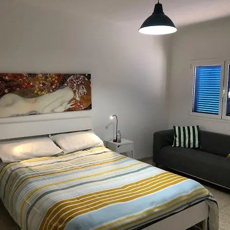 Holiday home Playa De Caleta De